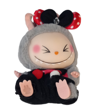 PC Labubu ruhás játékfigura