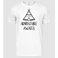 Pólómánia Adventure awaits teepee - Férfi Alap póló