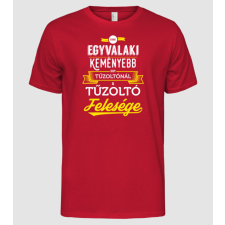 Pólómánia Csak egy valaki keményebb...tűzoltó feleség - Férfi Alap póló férfi póló