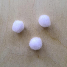  Pompom, fehér, átmérő: 20 mm. Az ár egy darabra vonatkozik dekorációs kellék