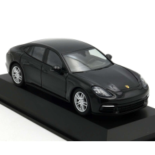 Porsche Panamera 4 2.gen 2017 1:43 autópálya és játékautó