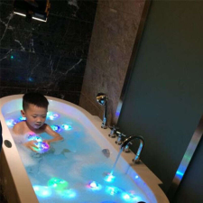Practico Mókás fürdőkád világítás medence kiegészítő