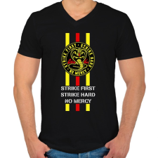 PRINTFASHION Cobra Kai - Strike first - Férfi V-nyakú póló - Fekete férfi póló