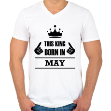 PRINTFASHION Ez a király májusban született - Férfi V-nyakú póló - Fehér