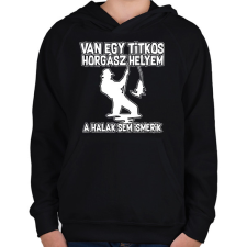 PRINTFASHION Van egy titkos horgász helyem - Gyerek kapucnis pulóver - Fekete gyerek pulóver, kardigán