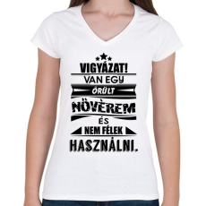 PRINTFASHION VIGYÁZAT! Van egy őrült nővérem és... - Női V-nyakú póló - Fehér