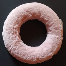 Qx Koszorú alap szőrmével rózsaszín 25cm adventi koszorú