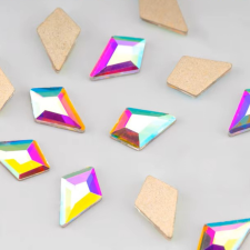 Roniki csiszolt formakő - glass AB - 10db körömdíszítő