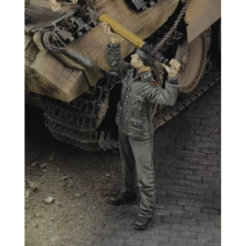  Royal Model German soldier loading ammo 1:35 (RM1120) makett