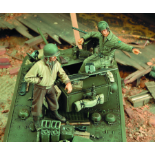  Royal Model M3A3 Stuart Crew-WWII 1:35 (RM336) makett