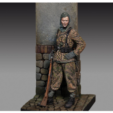  Royal Model Waffen SS Grenadier with rifle (75mm) (RM800) makett