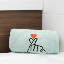 RPP Puha, mikroszálas törölköző hímzett szív mintával, zöld lakástextília