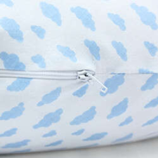 Scamp félhold párna - Blue White Clouds kismama párna