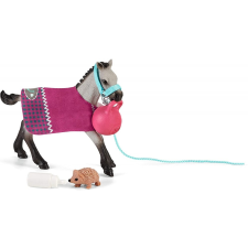 Schleich 42534 Játék a Quarter horse csikóval játékfigura