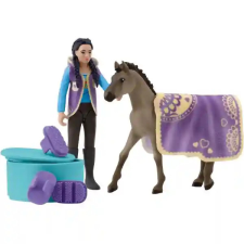 Schleich 42753 Kim és a Criollo Definitivo csikó ápolása játékfigura