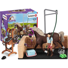 Schleich Horse Club: Mosóhely, Emily és Luna 42438 (SLH42438) (SLH42438) játékfigura