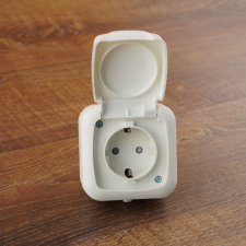 Stilo Aqua 2P+F Schuko földelt csatlakozóaljzat (GYV) biztonsági zsalus IP54 fehér villanyszerelés