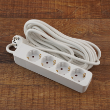 Stilo hálózati elosztó 4db aljzat, 5fm MT 3x1,5mm2 vezetékkel hosszabbító, elosztó