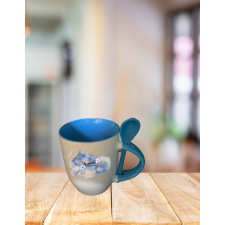  Színes fülű és belsejű bögre kanállal bögrék, csészék