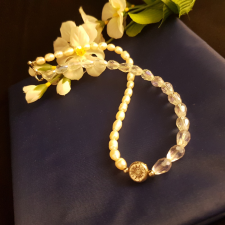  Tenyésztett gyöngy és kristály aszimmetrikus gyöngysor. ékszer szett