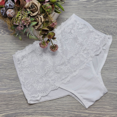 Turbó Magas derekú női alsó széles csipke díszítéssel M, Fehér