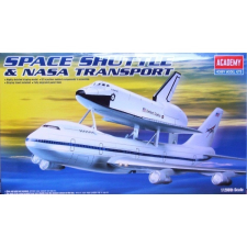  Űrrepülőgép és NASA szállítójármű makett