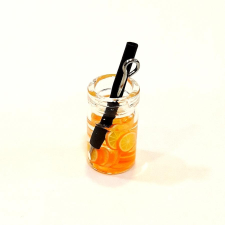  Üveg pohárka narancskarikákkal, szivószállal. Mérete: 1x2,5 cm dekorációs kellék