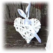  Vesszősziv, fehér. Mérete: 10 cm dekorációs kellék