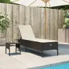 vidaXL Barna polyrattan napozóágy asztallal és párnával