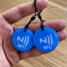 Videó- fotóvetítő NFC biléta, videót, zenét, linket küld mobilra - Kék nyaklánc