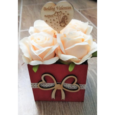 Virágdoboz Valentin napra dekorációs kellék