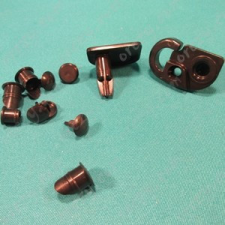 WHIRLPOOL - INDESIT Ajtóhatároló készlet, bal (eredeti) WHIRLPOOL hűtőgép beépíthető gépek kiegészítői