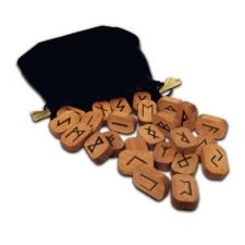  Wooden Runes Bookshelf Edition – Laura Tuan idegen nyelvű könyv