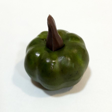  Zöld műanyag tök, mérete: 3,5x4,5 cm dekorációs kellék