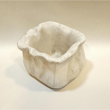 Zsák formájú kaspó, mérete: 14x14x10 cm dekorációs kellék